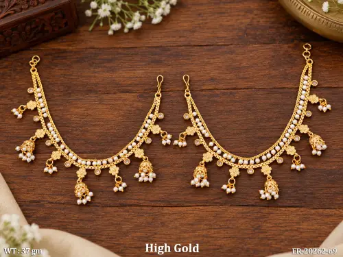 Classic Earrings with Pearls